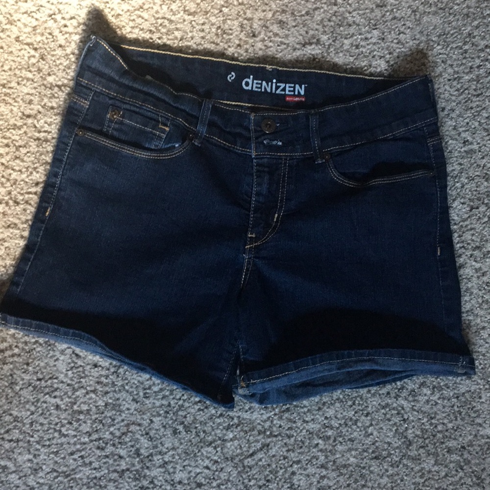 Denizen by Levi’s - dark wash shorts size 8